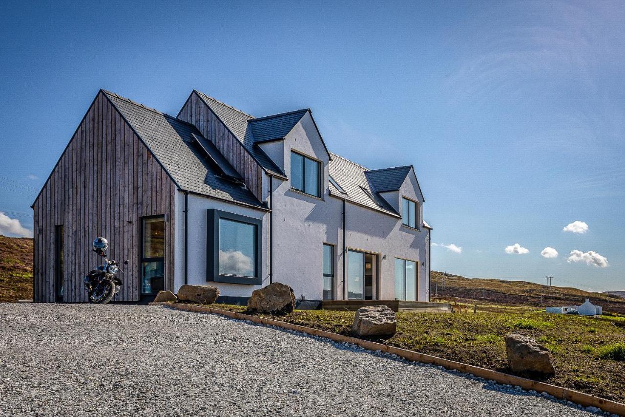 Oran Na Mara, Waternish Hallin
